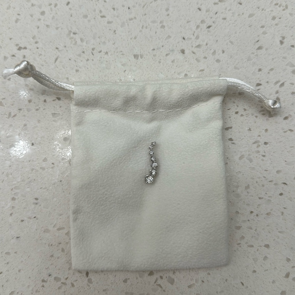 14k white gold Diamond Journey pendant 1/4 caret